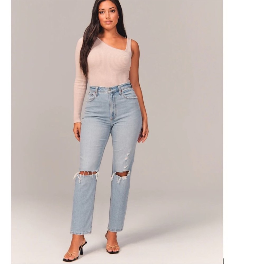 Abercrombie Curve Love Ultra High Rise Ankle Straight Jeans